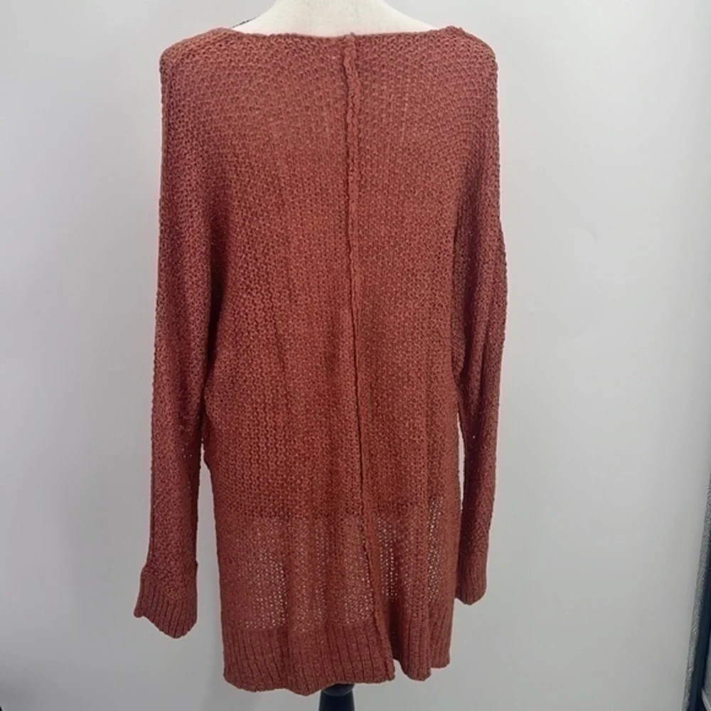 UEC Pink Lily orange lightweight v-neck sweater small perfect for summer